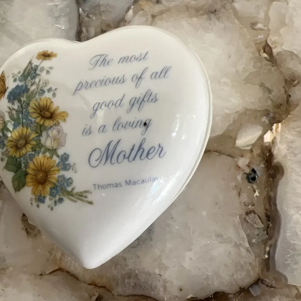 Designers Collection Fine Porcelain Heart Trinket Box A Mother's Remembrance